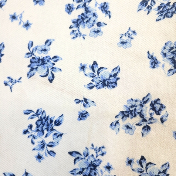 Woman Within China White & Blue Floral Natural Fit Denim Capri Jeans 26W - Picture 4 of 4